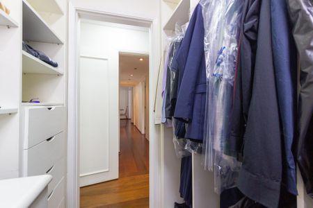 Apartamento à venda com 138m², 3 quartos e 2 vagas Apartamento à venda com 138m², 3 quartos e 2 vagasCloset da suíte 1