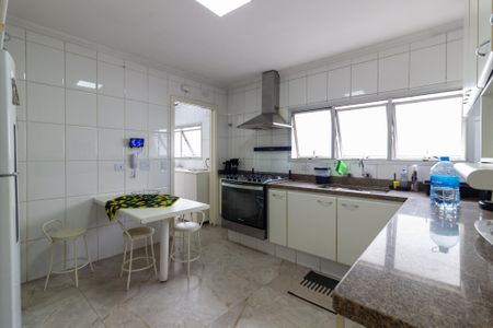 Apartamento à venda com 138m², 3 quartos e 2 vagas Apartamento à venda com 138m², 3 quartos e 2 vagasCozinha