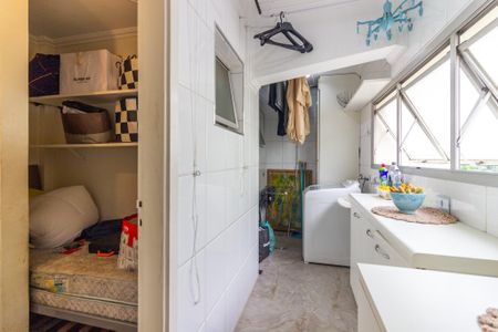 Apartamento à venda com 138m², 3 quartos e 2 vagas Apartamento à venda com 138m², 3 quartos e 2 vagasÁrea de serviço