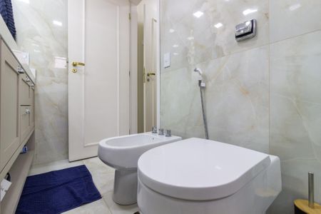 Apartamento à venda com 138m², 3 quartos e 2 vagas Apartamento à venda com 138m², 3 quartos e 2 vagasBanheiro da Suíte 1