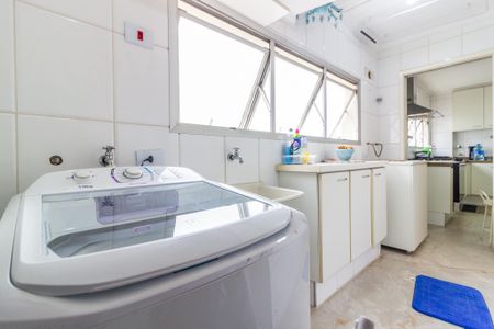 Apartamento à venda com 138m², 3 quartos e 2 vagas Apartamento à venda com 138m², 3 quartos e 2 vagasÁrea de serviço