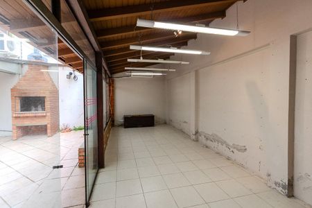 Casa à venda com 220m², 3 quartos e 3 vagasChurrasqueira