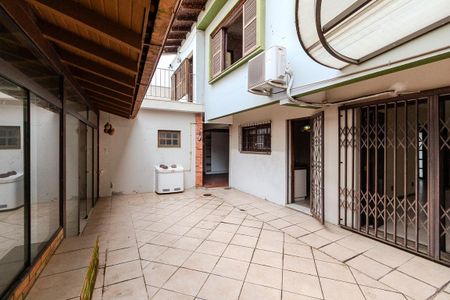 Casa à venda com 220m², 3 quartos e 3 vagasQuintal