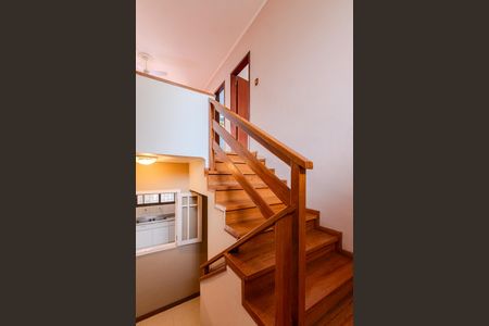 Casa à venda com 220m², 3 quartos e 3 vagasEscada