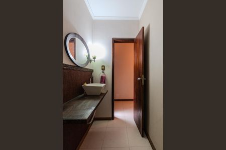 Casa à venda com 220m², 3 quartos e 3 vagasLavabo