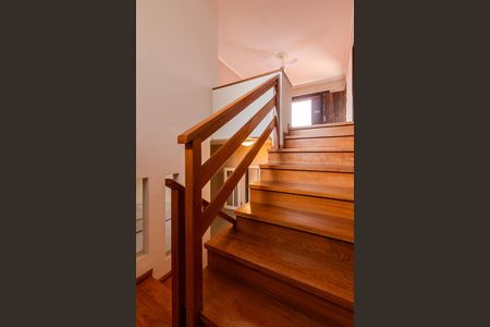 Casa à venda com 220m², 3 quartos e 3 vagasEscada