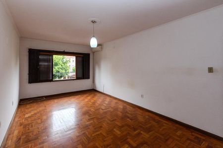 Casa à venda com 220m², 3 quartos e 3 vagasSuíte