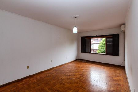 Casa à venda com 220m², 3 quartos e 3 vagasSuíte