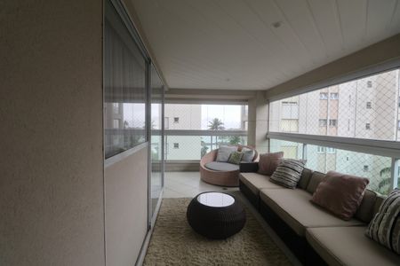 Apartamento para alugar com 148m², 4 quartos e 2 vagas Apartamento para alugar com 148m², 4 quartos e 2 vagasVaranda