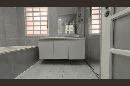 Casa à venda com 170m², 3 quartos e 4 vagasBanheiro da Suíte