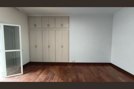 Casa à venda com 170m², 3 quartos e 4 vagasSuite
