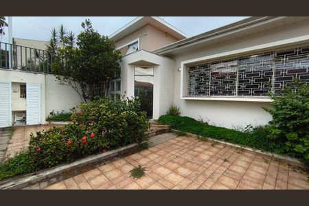 Casa à venda com 170m², 3 quartos e 4 vagasFachada 
