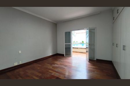 Casa à venda com 170m², 3 quartos e 4 vagasSuite
