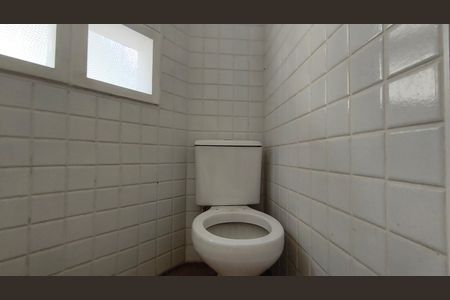 Casa à venda com 170m², 3 quartos e 4 vagasBanheiro de Serviço
