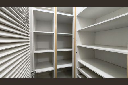 Casa à venda com 170m², 3 quartos e 4 vagasCloset da suíte
