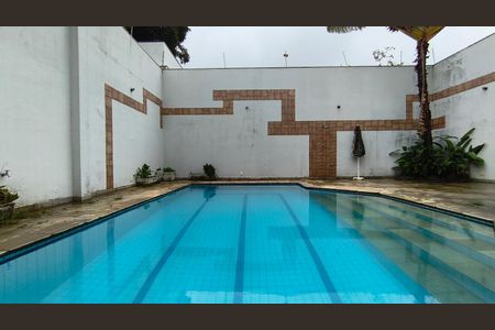 Casa à venda com 170m², 3 quartos e 4 vagasPiscina