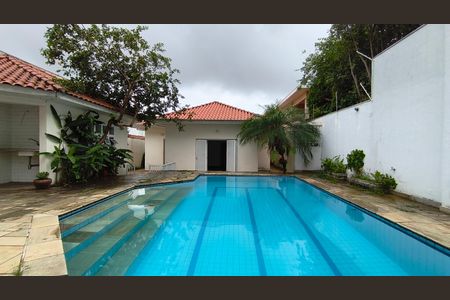 Casa à venda com 170m², 3 quartos e 4 vagasPiscina