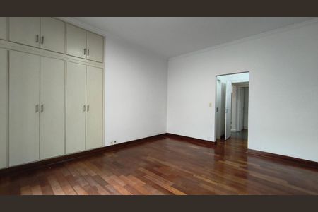 Casa à venda com 170m², 3 quartos e 4 vagasSuite