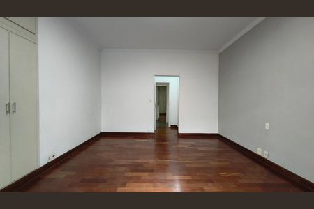 Casa à venda com 170m², 3 quartos e 4 vagasSuite