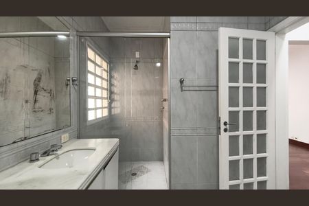 Casa à venda com 170m², 3 quartos e 4 vagasBanheiro da Suíte