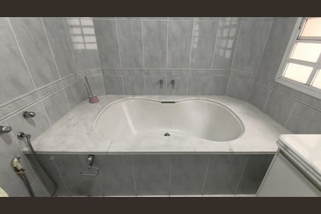 Casa à venda com 170m², 3 quartos e 4 vagasBanheiro da Suíte