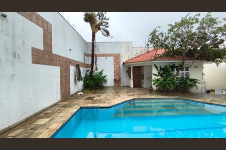 Casa à venda com 170m², 3 quartos e 4 vagasPiscina