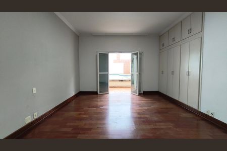 Casa à venda com 170m², 3 quartos e 4 vagasSuite
