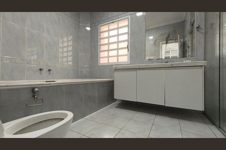Casa à venda com 170m², 3 quartos e 4 vagasBanheiro da Suíte