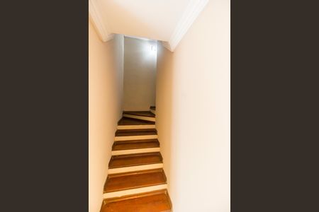 Casa de condomínio à venda com 180m², 3 quartos e 2 vagas Casa de condomínio à venda com 180m², 3 quartos e 2 vagasEscada