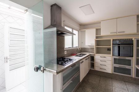 Casa de condomínio à venda com 180m², 3 quartos e 2 vagas Casa de condomínio à venda com 180m², 3 quartos e 2 vagasAcademia