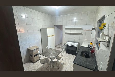 Cozinha de casa para alugar com 2 quartos, 80m² em Jardim Danfer, São Paulo