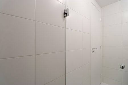 Banheiro de kitnet/studio para alugar com 1 quarto, 32m² em Pompeia, São Paulo