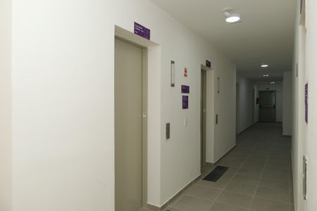 Apartamento para alugar com 38m², 2 quartos e sem vagaÁrea comum - Saguão do andar