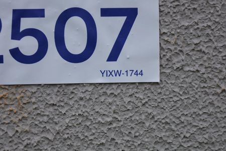 Apartamento para alugar com 38m², 2 quartos e sem vagaPlaca instalada na fachada do condomínio - Código da placa: YIXW-1744