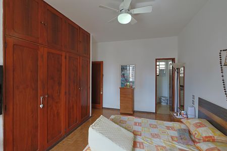 Casa à venda com 316m², 5 quartos e 4 vagasSuíte