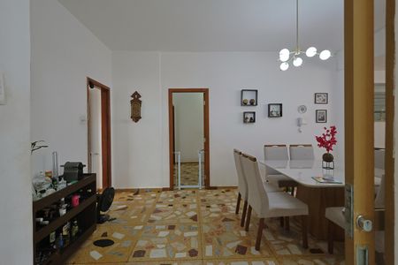Casa à venda com 316m², 5 quartos e 4 vagasSala de jantar
