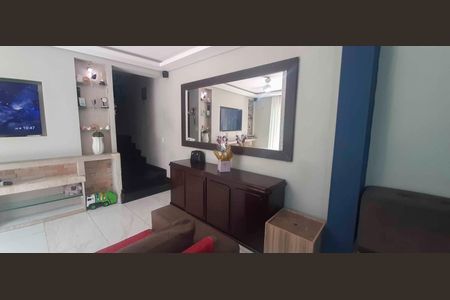 Casa à venda com 218m², 4 quartos e 3 vagas