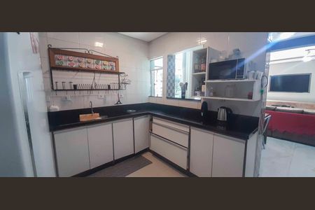 Casa à venda com 218m², 4 quartos e 3 vagas