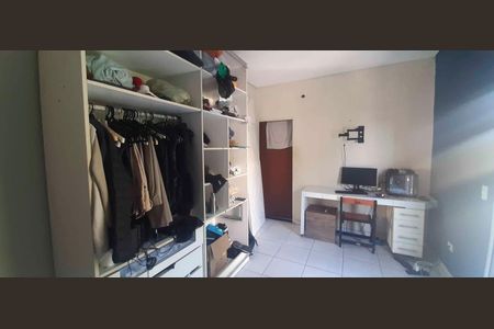 Casa à venda com 218m², 4 quartos e 3 vagas