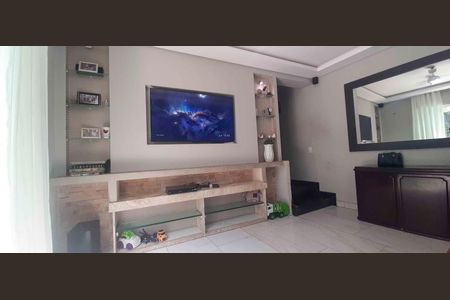 Casa à venda com 218m², 4 quartos e 3 vagas