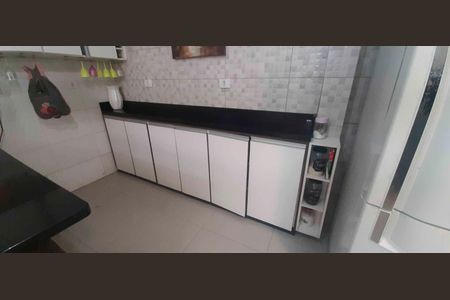 Casa à venda com 218m², 4 quartos e 3 vagas