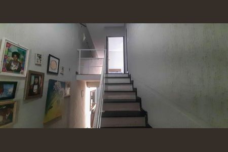 Casa à venda com 218m², 4 quartos e 3 vagas Casa à venda com 218m², 4 quartos e 3 vagasAcesso aos Quartos