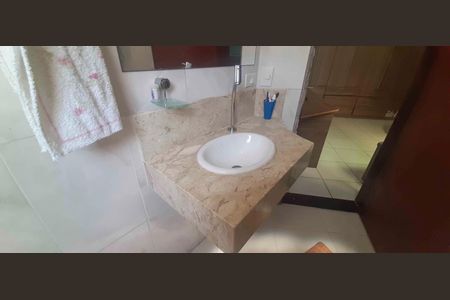 Casa à venda com 218m², 4 quartos e 3 vagas