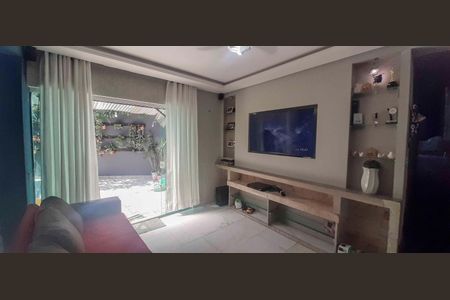 Casa à venda com 218m², 4 quartos e 3 vagas