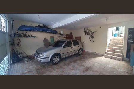 Casa à venda com 218m², 4 quartos e 3 vagas Casa à venda com 218m², 4 quartos e 3 vagasGaragem