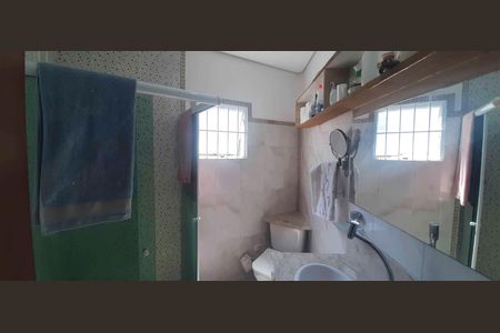 Casa à venda com 218m², 4 quartos e 3 vagas Casa à venda com 218m², 4 quartos e 3 vagasBanheiro da Suíte 1