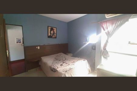 Casa à venda com 218m², 4 quartos e 3 vagas