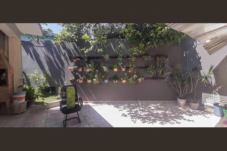 Casa à venda com 218m², 4 quartos e 3 vagas