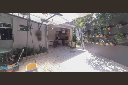 Casa à venda com 218m², 4 quartos e 3 vagas Casa à venda com 218m², 4 quartos e 3 vagasEspaço Gourmet e Quintal