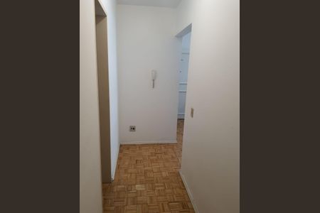 Corredor de apartamento à venda com 1 quarto, 50m² em Boa Vista, Porto Alegre